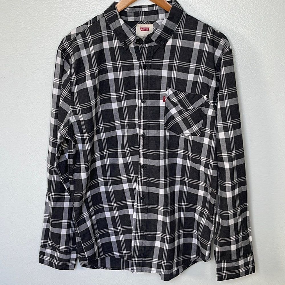 Levi’s classic button up plaid shirt.  Size Large.